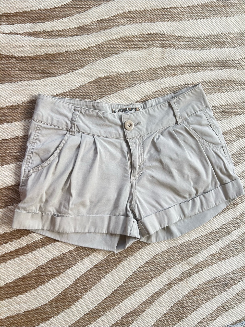 Y2k Papaya cream Women’s Pleated Casual Low Rise mini Shorts - Medium